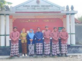 Pamong Kalurahan Mertelu Kenakan Busana Adat Gagrak Ngayogyakarta pada Kamis Pon